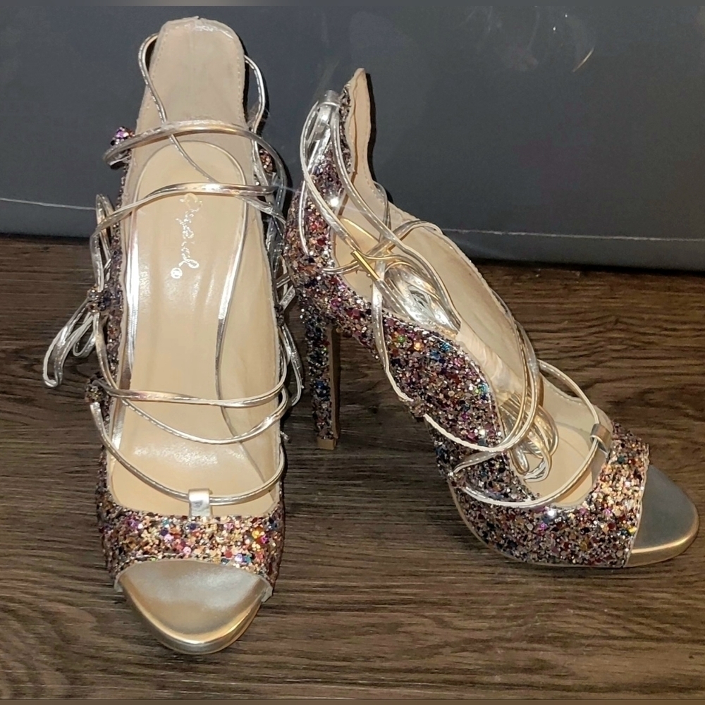 NWT Qupid size  6.5